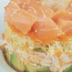 Gunkan Tártaro Salmón Premium Palta y Crispy